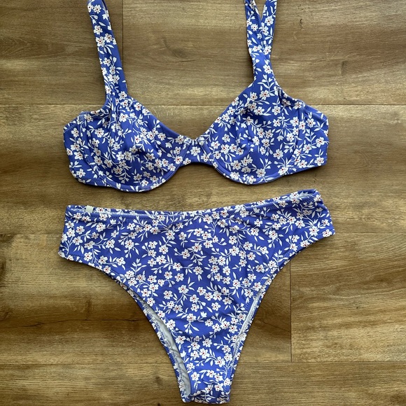 Rhythm Blue and White Bikini Set with Underwire Top - Picture 4 of 8